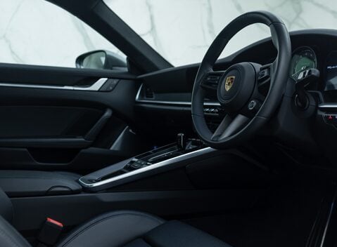 Porsche 911 (992) TURBO S 10