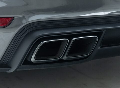 Porsche 911 (992) TURBO S 33