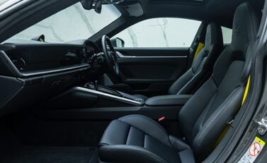 Porsche 911 (992) TURBO S 15