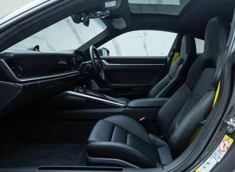 Porsche 911 (992) TURBO S 15