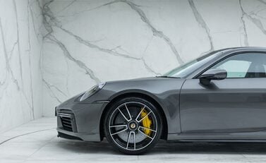 Porsche 911 (992) TURBO S 34