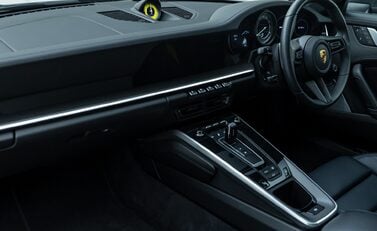 Porsche 911 (992) TURBO S 14