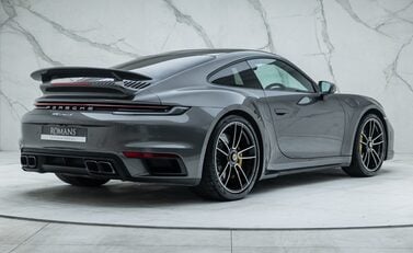 Porsche 911 (992) TURBO S 3