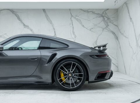 Porsche 911 (992) TURBO S 35