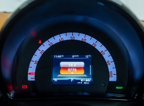 Smart Fortwo Coupe RACING GREEN EDITION 27