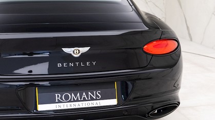 Bentley: Timeless elegance, always en vogue