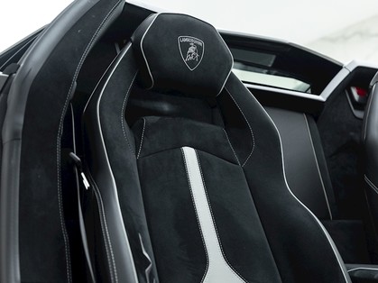 The Veneno Roadster – No One Does Extreme Quite Like Lamborghini