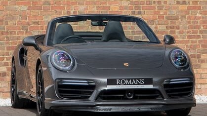 Aston Martin DB11 vs Porsche 911 – Which Is Better?