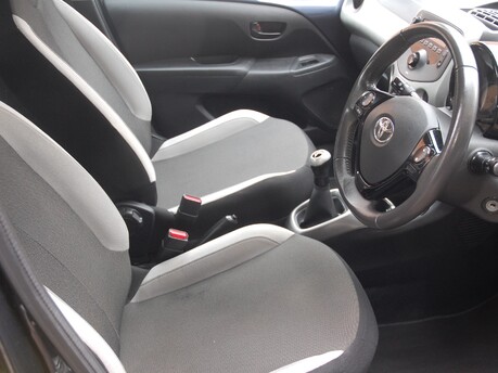 Toyota Aygo VVT-I X-PLAY 14