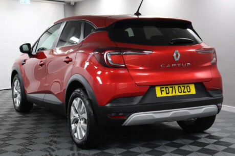 Renault Captur ICONIC TCE 10