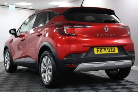 Renault Captur ICONIC TCE 22