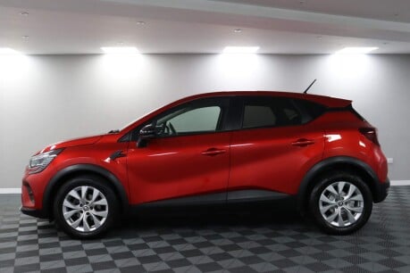 Renault Captur ICONIC TCE 18