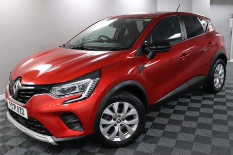 Renault Captur ICONIC TCE 20