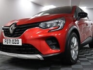 Renault Captur ICONIC TCE 28