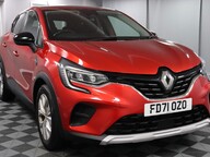 Renault Captur ICONIC TCE 30