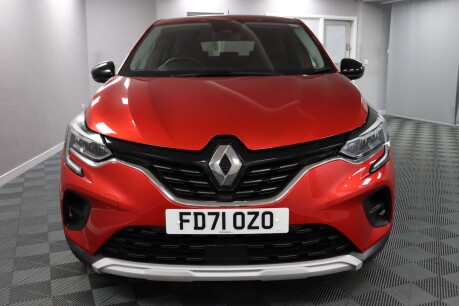 Renault Captur ICONIC TCE 2