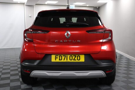 Renault Captur ICONIC TCE 4