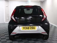 Toyota Aygo VVT-I X-PLORE 8