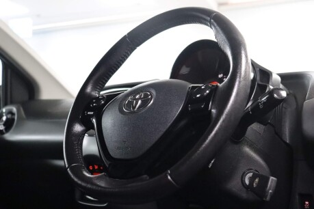 Toyota Aygo VVT-I X-PLORE 12