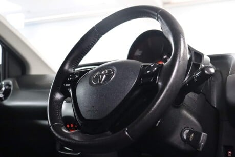 Toyota Aygo VVT-I X-PLORE 11