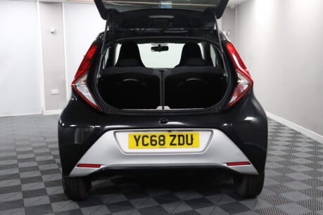 Toyota Aygo VVT-I X-PLORE 13