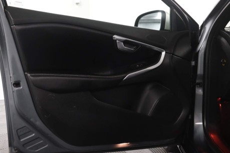 Volvo V40 T3 R-DESIGN NAV PLUS 42