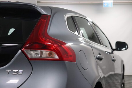 Volvo V40 T3 R-DESIGN NAV PLUS 23