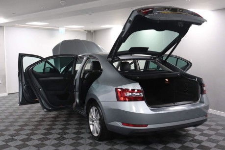 Skoda Superb SE L EXECUTIVE TSI 21