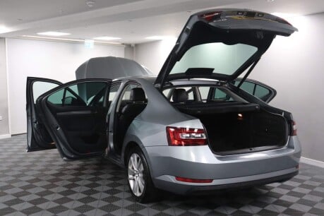 Skoda Superb SE L EXECUTIVE TSI 19