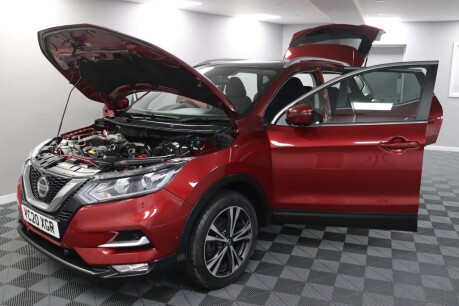 Nissan Qashqai 1.3 DIG-T N-Connecta Euro 6 (s/s) 5dr 16