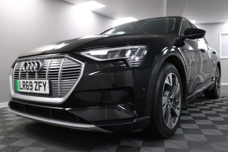 Audi E-Tron QUATTRO BASE 27