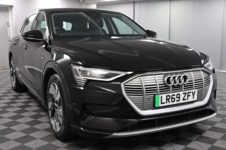 Audi E-Tron QUATTRO BASE 29