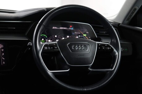 Audi E-Tron QUATTRO BASE 11