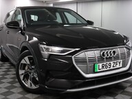 Audi E-Tron QUATTRO BASE 17