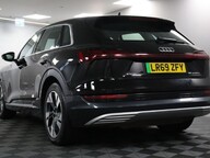 Audi E-Tron QUATTRO BASE 21