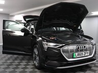 Audi E-Tron QUATTRO BASE 10