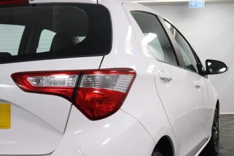 Toyota Yaris VVT-I ICON TECH 22