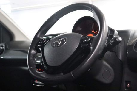 Toyota Aygo VVT-I X-CLUSIV 3 12