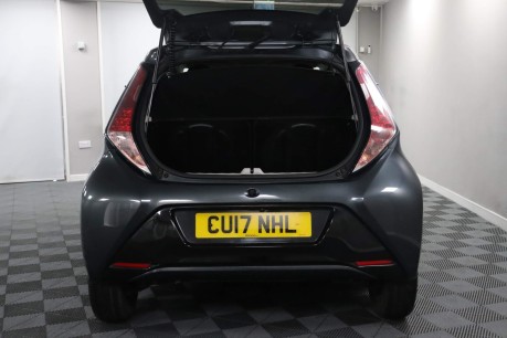 Toyota Aygo VVT-I X-CLUSIV 3 14