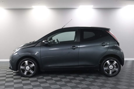 Toyota Aygo VVT-I X-CLUSIV 3 18