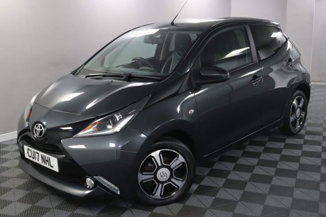 Toyota Aygo VVT-I X-CLUSIV 3 20