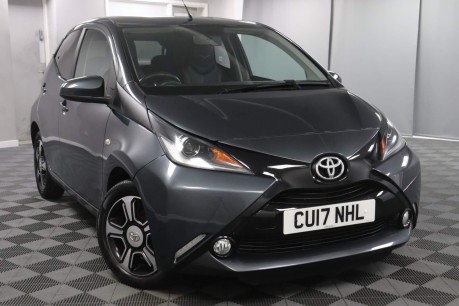 Toyota Aygo VVT-I X-CLUSIV 3 19