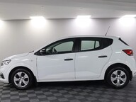 Dacia Sandero ESSENTIAL SCE 18