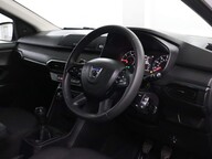 Dacia Sandero ESSENTIAL SCE 3