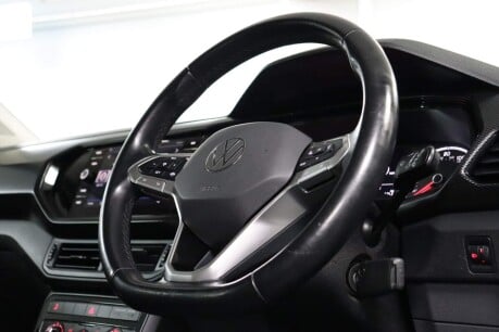 Volkswagen T-Cross SE TSI 13