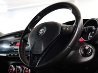 Alfa Romeo Giulietta JTDM-2 VELOCE S/S 12