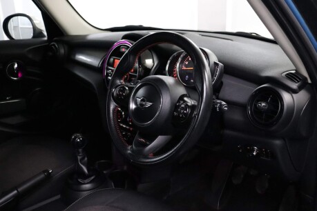 Mini Hatch COOPER 3