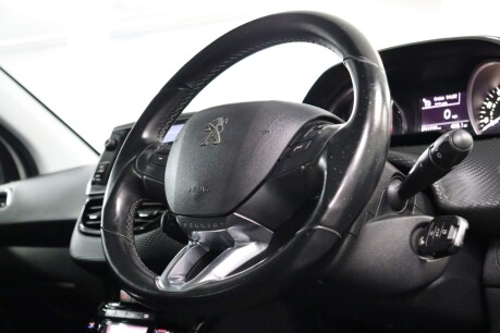 Peugeot 208 S/S TECH EDITION 12