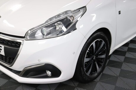 Peugeot 208 S/S TECH EDITION 31