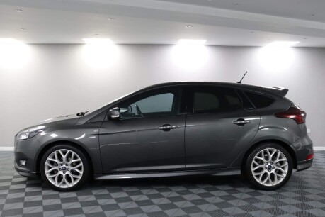 Ford Focus ST-LINE 18